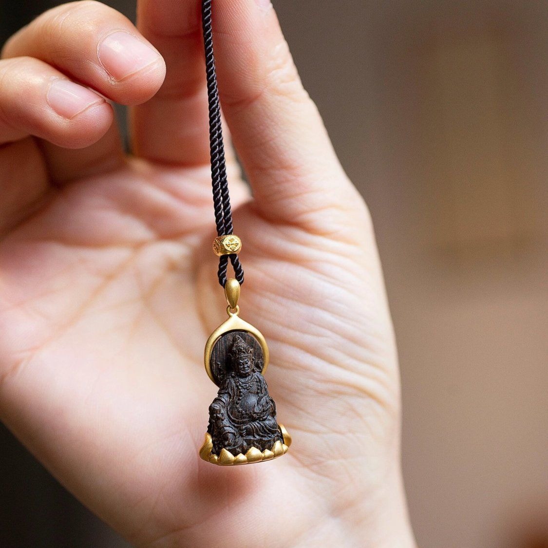 Yellow God of Wealth Pendant M - Ethnic Fashion Meaning 评论和价格