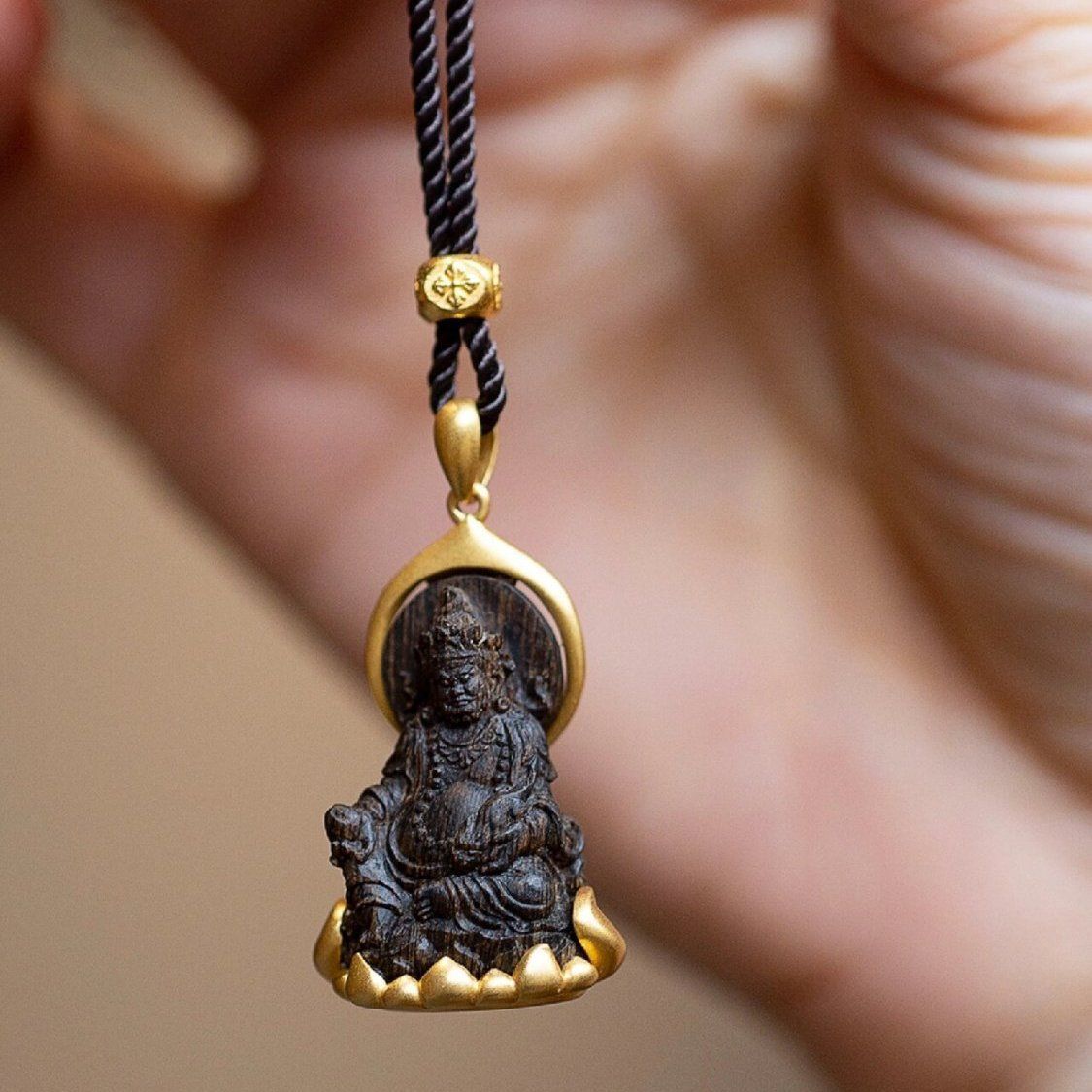 Yellow God of Wealth Pendant M - Ethnic Fashion Meaning 评论和价格